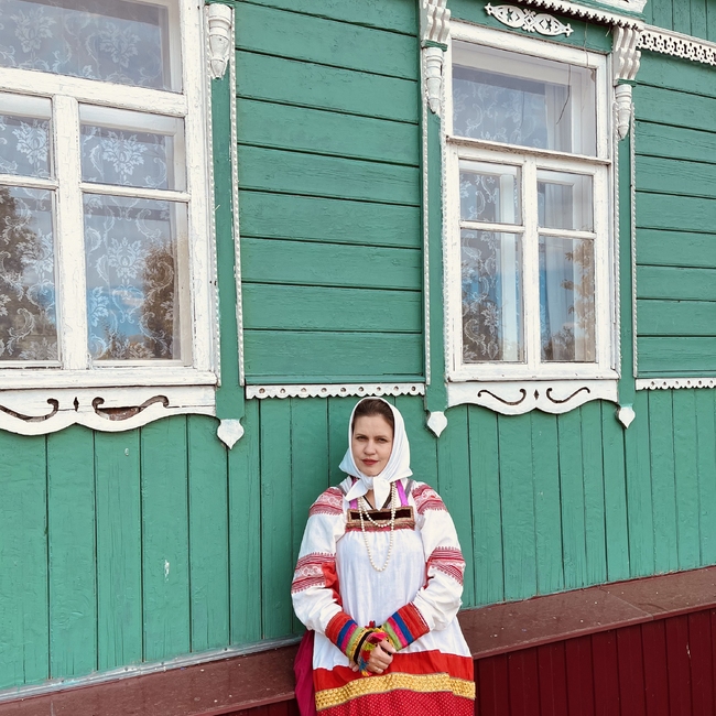 Фотография Девушка -крестьянка , у дома  | Ольга Васильевна Жевакина