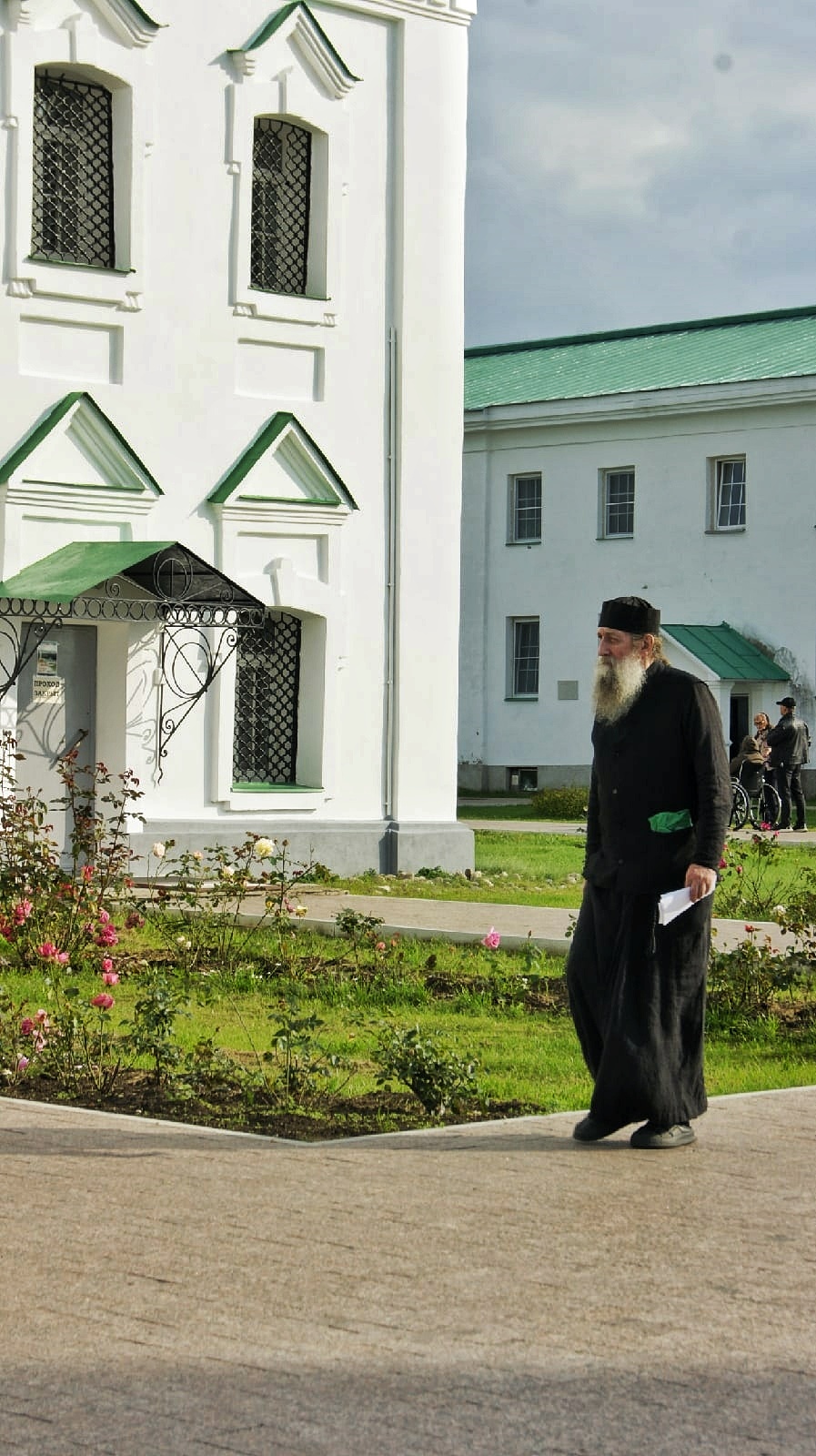 1000130758